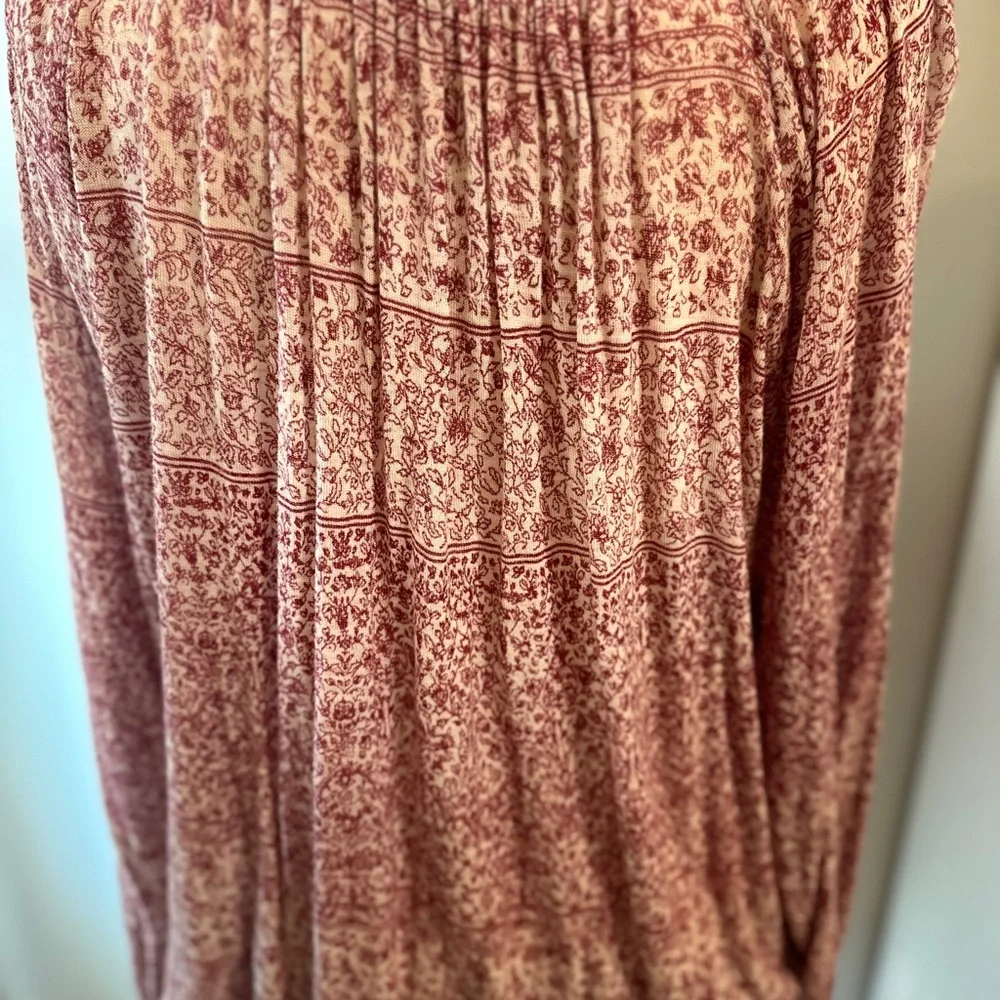 FREE PEOPLE Medium EUC Boho Peasant Top Blouse mini paisley cranberry print